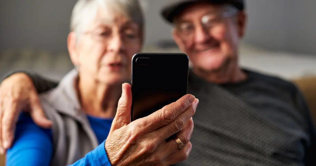 Staying safe in a digital world_tips for seniors